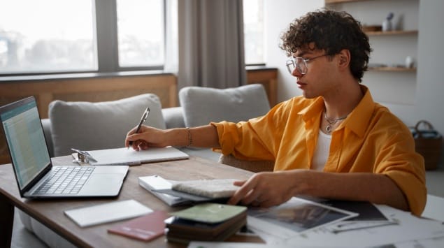 Quantas horas estudar por dia para ser aprovado em Medicina? Descubra o tempo ideal